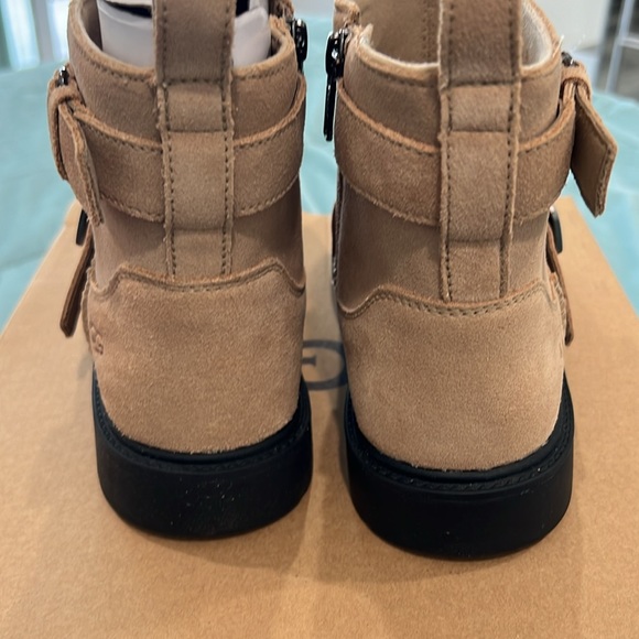 Kids size 4- K Ashton short weather Ugg boots! New! - Picture 7 of 11